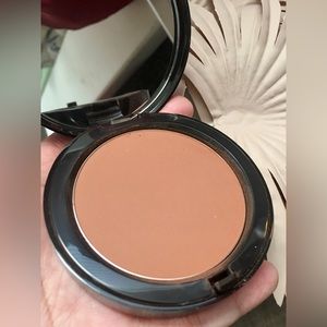 BOBBI BROWN Bronzing Powder in DEEP 4.
